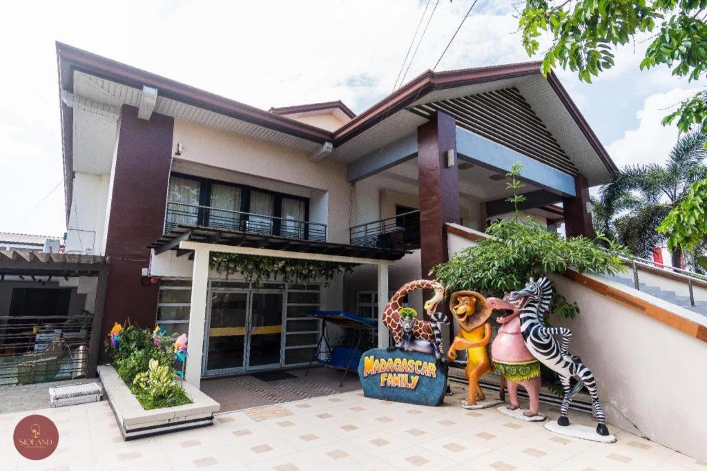 Quezon Premier Hotel - Candelaria Candelaria  Ngoại thất bức ảnh