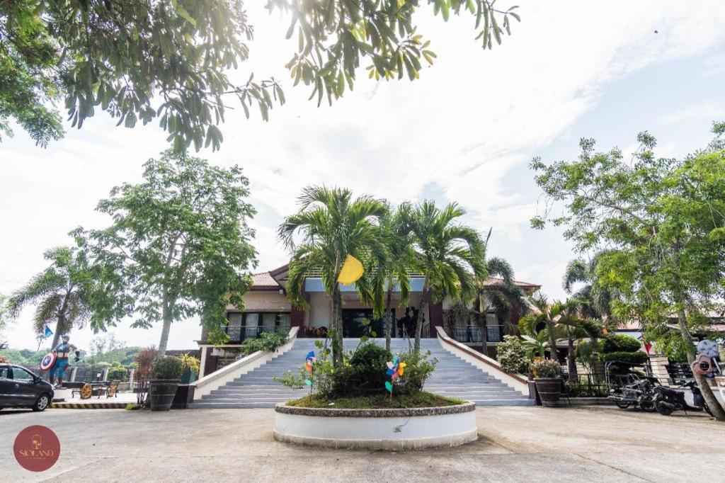 Quezon Premier Hotel - Candelaria Candelaria  Ngoại thất bức ảnh