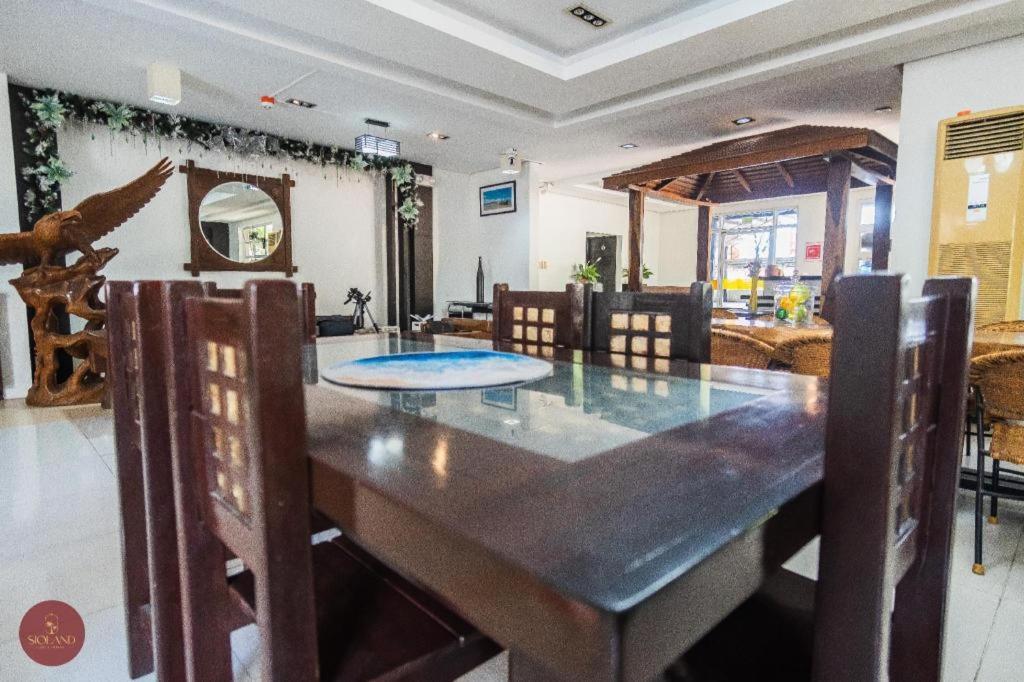 Quezon Premier Hotel - Candelaria Candelaria  Ngoại thất bức ảnh