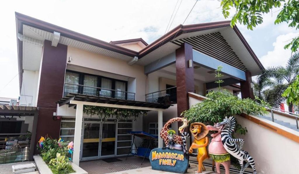 Quezon Premier Hotel - Candelaria Candelaria  Ngoại thất bức ảnh