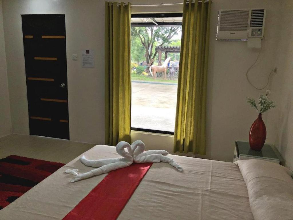 Quezon Premier Hotel - Candelaria Candelaria  Ngoại thất bức ảnh